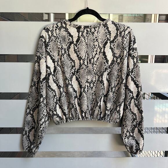 Zara Gray Snake Print Cropped Pullover Sweater Size S - Picture 3 of 4